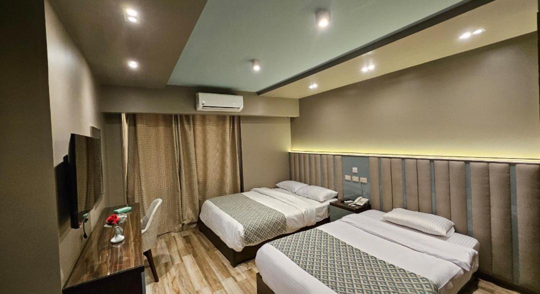 Hotel Grand Bayan & At Nile Plaza 2*